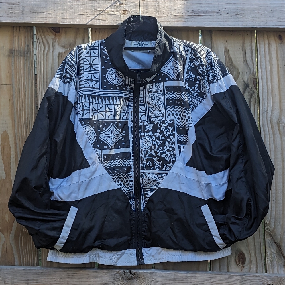 Vintage 80s/90s Metro Active Petite Black and White Windbreaker